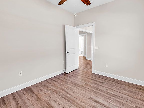 5th image of 4029 Ridgewood Dr.