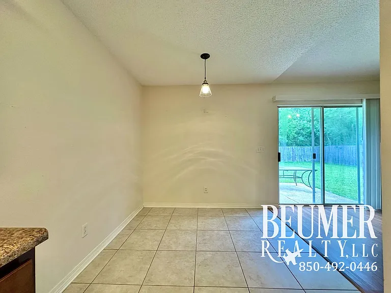 136 Carrier Dr — Photo 9