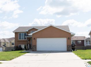 716 Trojan Ave, Hartford, SD 57033