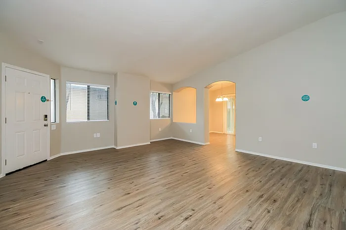 1610 W Houchin Way — Photo 5