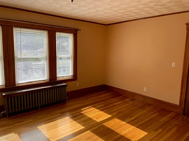 3 bed, 1100 sqft, $2,700 — Photo 3