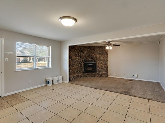 5th image of 122 N Glencoe Cir