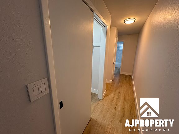 4th image of 215 S Menlo Ave APT 2