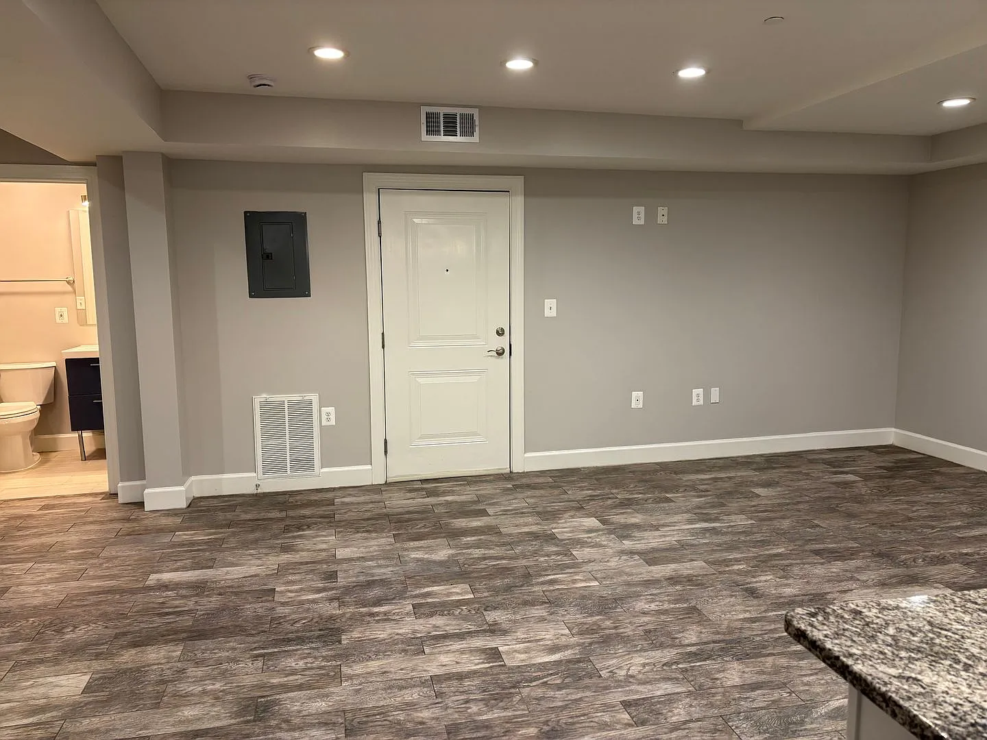 1445 Oak St NW — Photo 4