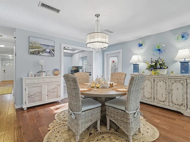 676 Royal Palm Pl — Photo 3