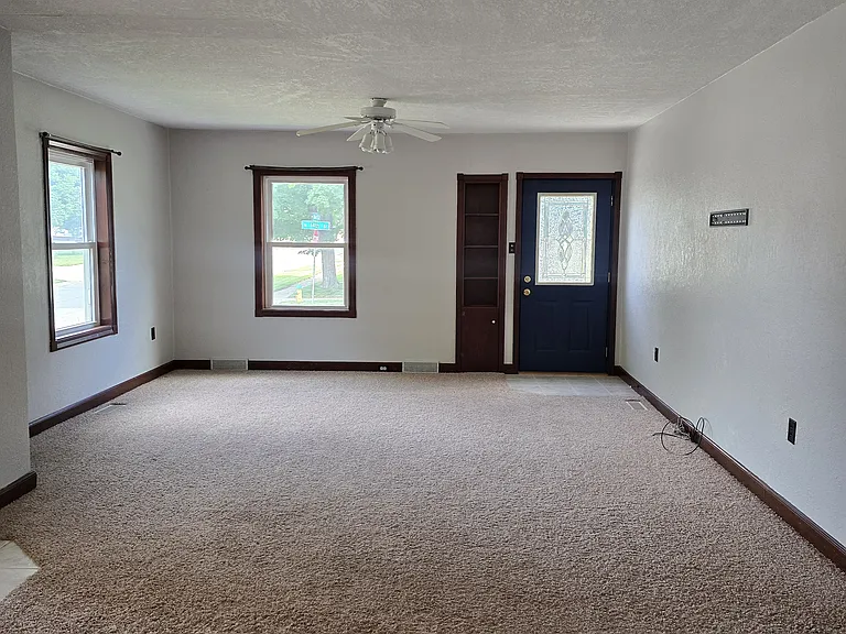 641 W 14th St — Photo 2