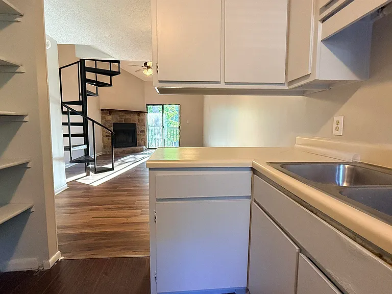 405 Harbison Blvd #B — Photo 7
