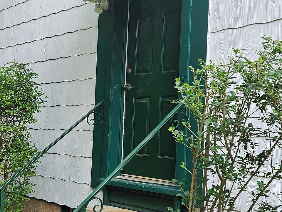 Private entrance to studio apt. with security lights
