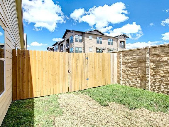 2nd image of 5564 Plantation Forest Dr