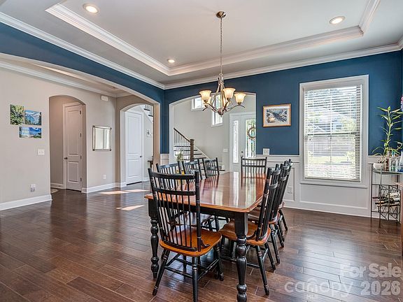 5th image of 121 Enclave Blvd