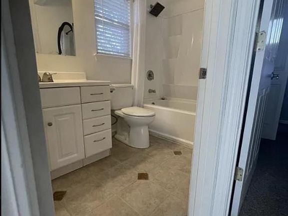 4th image of 1089 Salerno Dr #2