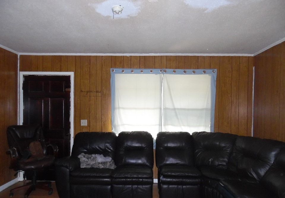 2nd image of 402 Brandon Ave