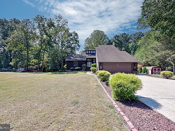 3rd image of 30 Oak Hill Dr