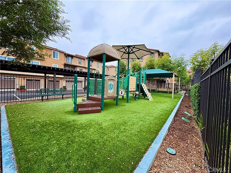 6 Quinn Way — Photo 22