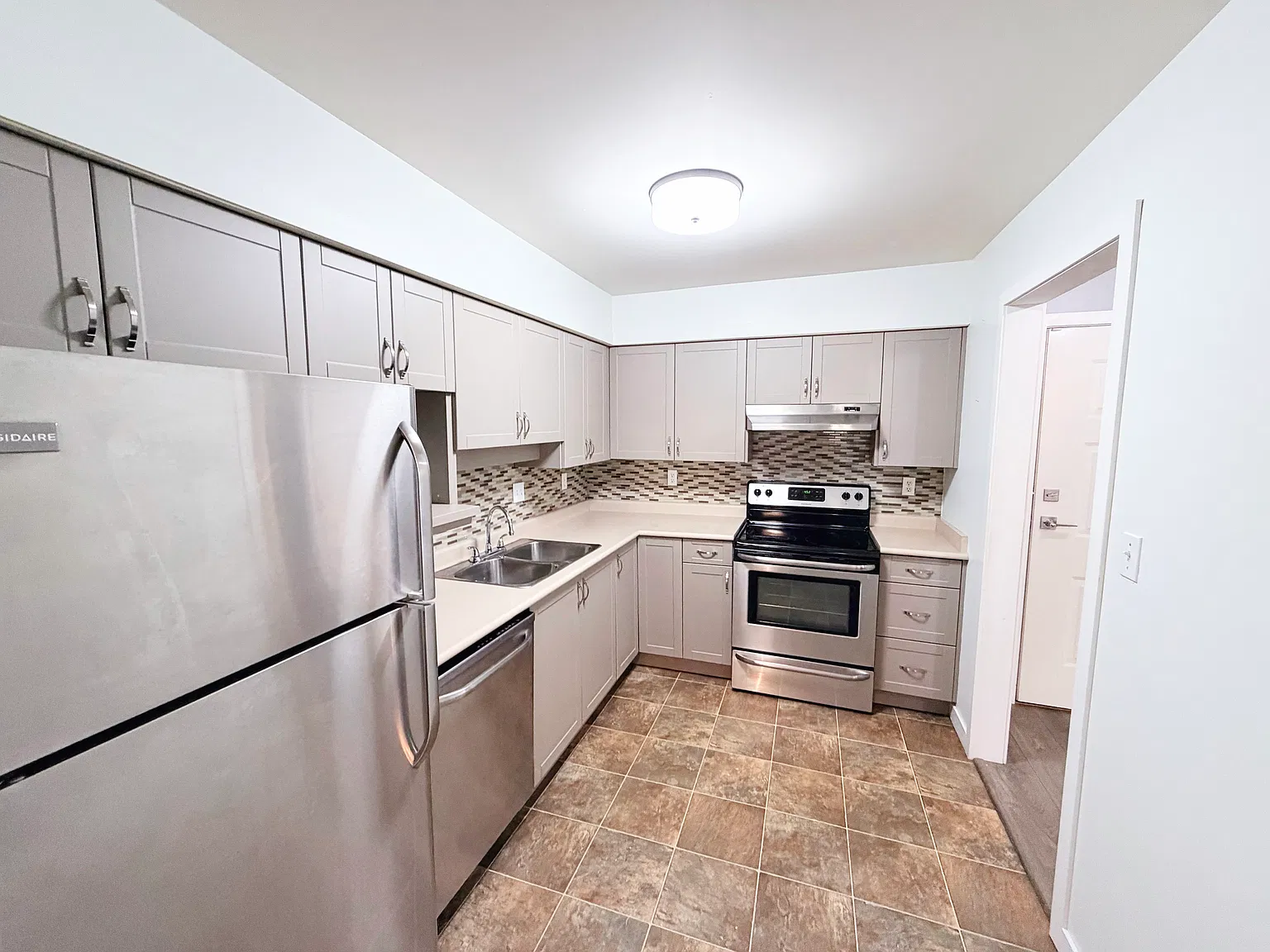 1 bed, 733 sqft, $1,450 — Photo 2