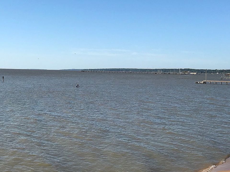 Gorgeous bay views!