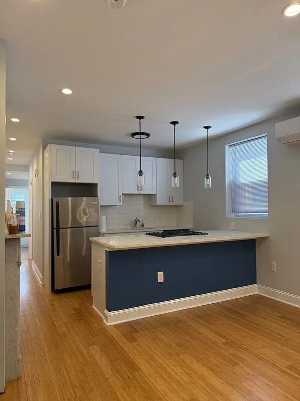 6 bed, 4.5 bath, 844 sqft, $1,800 — Photo 1