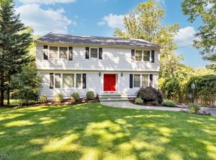 27 Ridge Dr, Berkeley Heights, NJ 07922