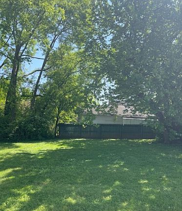 4th image of 207-211 Chamberlain Dr