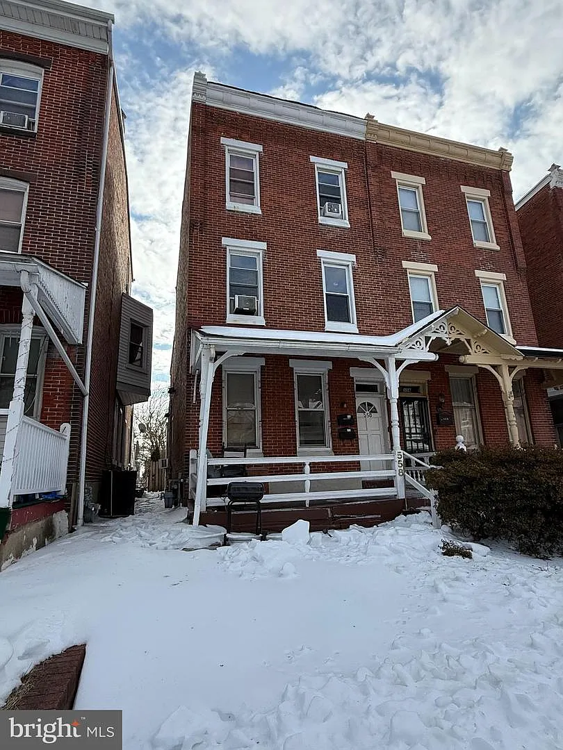 558 Stanbridge St photo 1