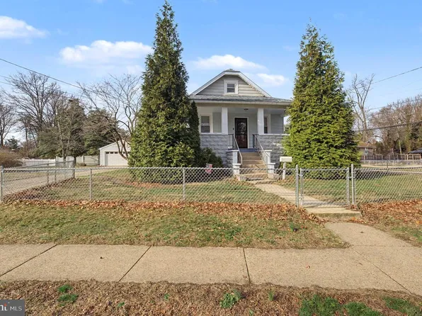 304 S Forklanding Rd, Maple Shade, NJ 08052