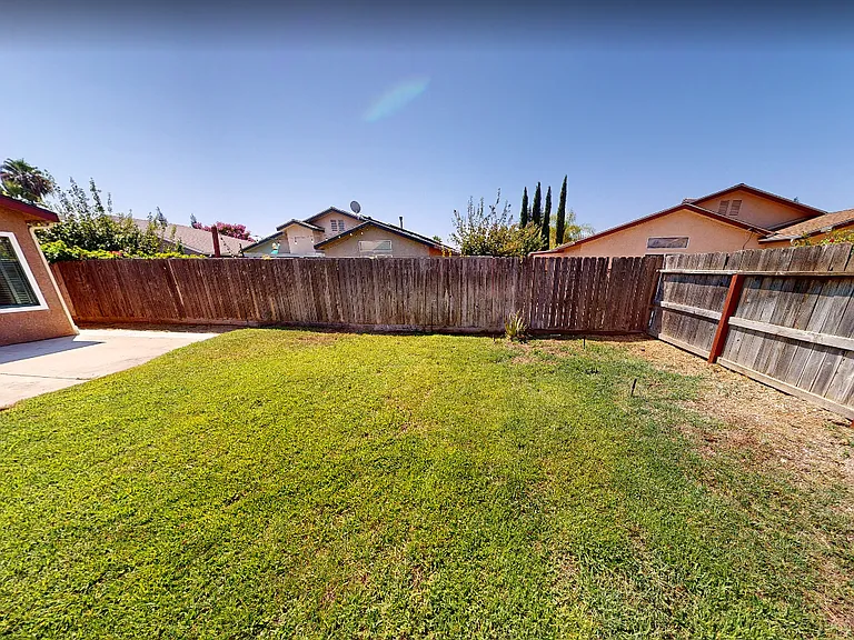 2292 Golden Ave — Photo 10