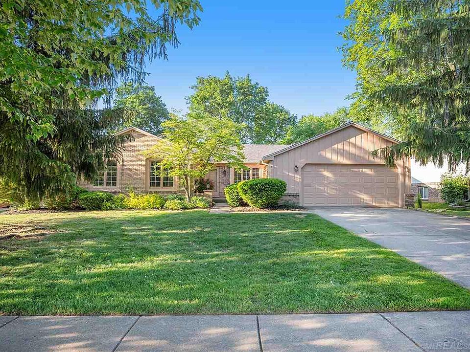 1st image of 54 Pineview Dr