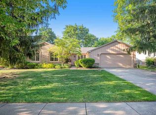 54 Pineview Dr, Troy, MI 48085