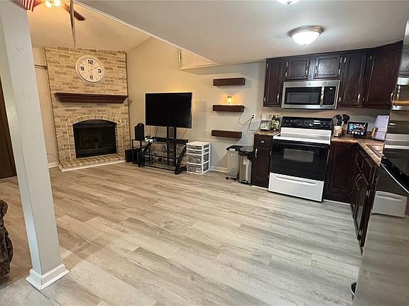 4th image of 3109 Broken Oak Dr APT D
