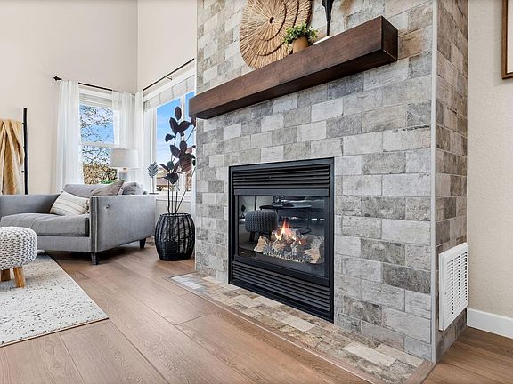 4th image of 1250 Reeves Dr