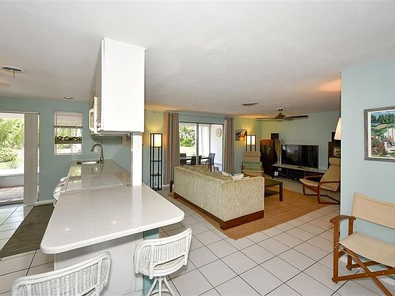 4th image of 2530 Gulf Gate Dr