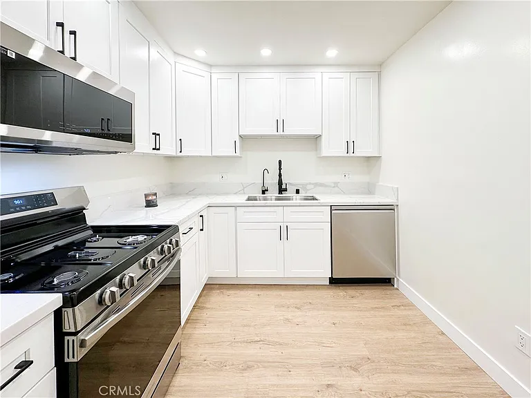 500 Jackson Pl #306 — Photo 9