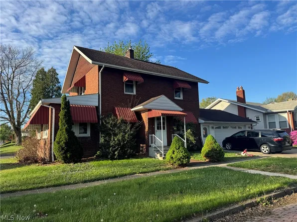 936 N Main St, Uhrichsville, OH 44683