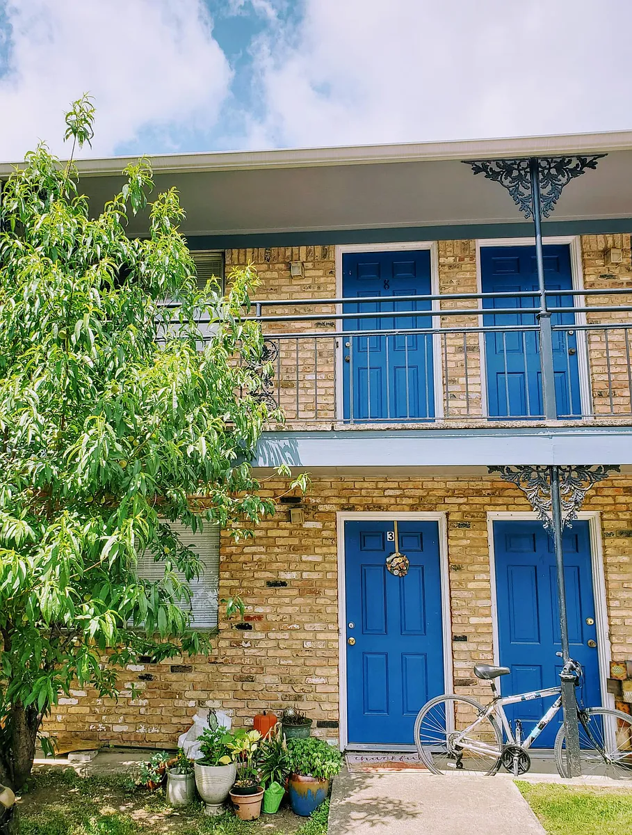 Upstairs apartment (less noise) - 327 Withers St #3