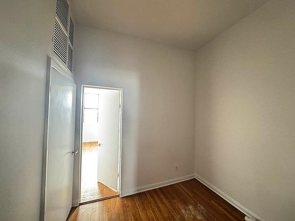 2nd image of 987 Wyckoff Ave #3L