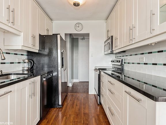 4th image of 6933 N Kedzie Ave APT 711