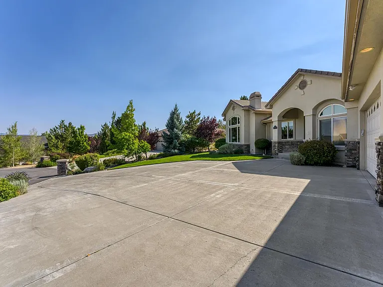 1039 Mountain Air Ct — Photo 3