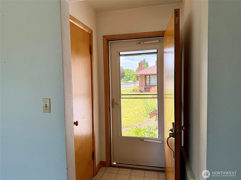 5th image of 511 E 2nd Avenue