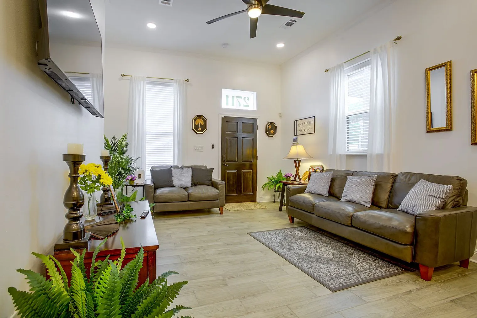 2 bed, 1.0 bath, 1496 sqft, $2,483 — Photo 3
