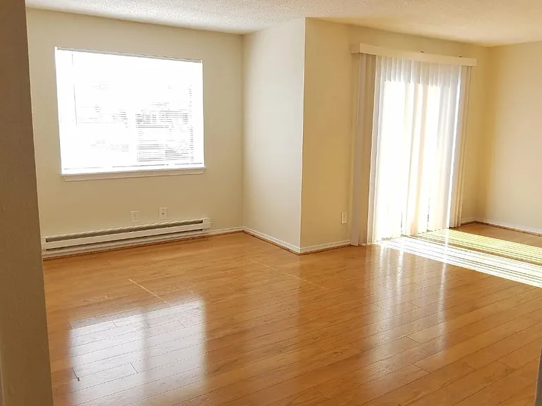 10725 Myers Way S — Photo 1