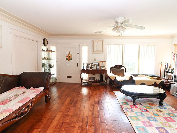 5th image of 245 N Gramercy Pl