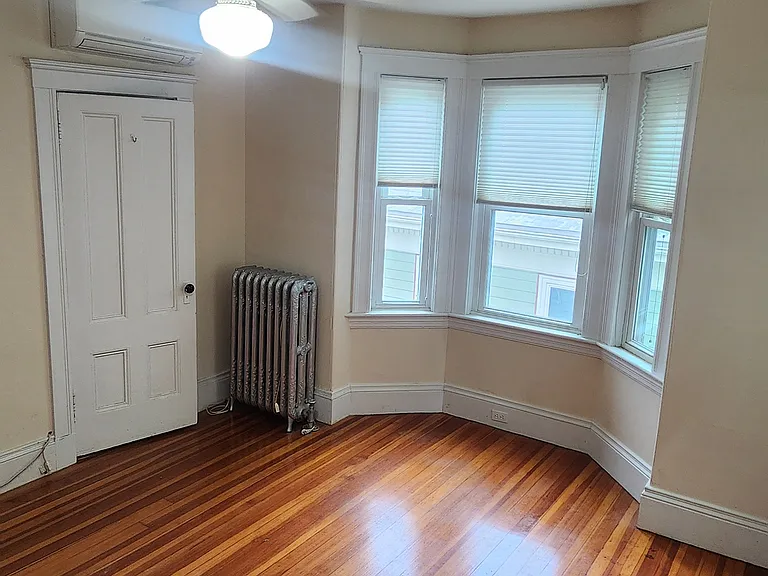 18 Perry St #3 — Photo 10