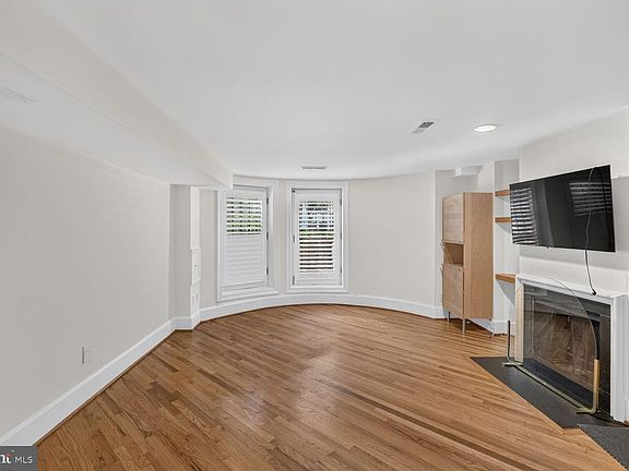 5th image of 1415 21st St NW APT A