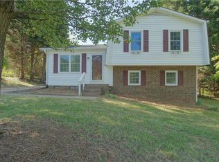 1520 Pebblebrook Rd, Winston Salem, NC 27105