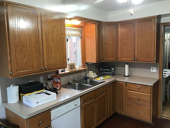 5th image of 2530 Medford St