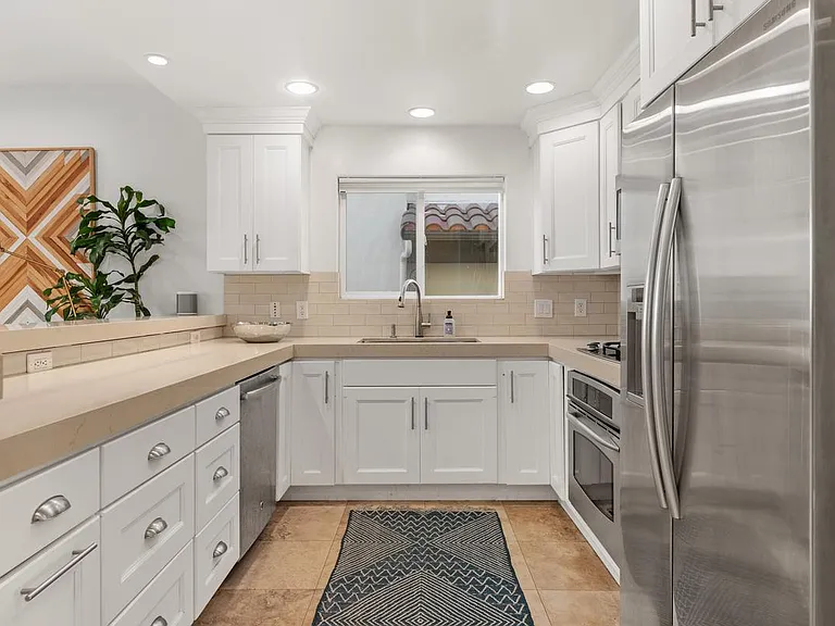 2341 Manchester Ave — Photo 4