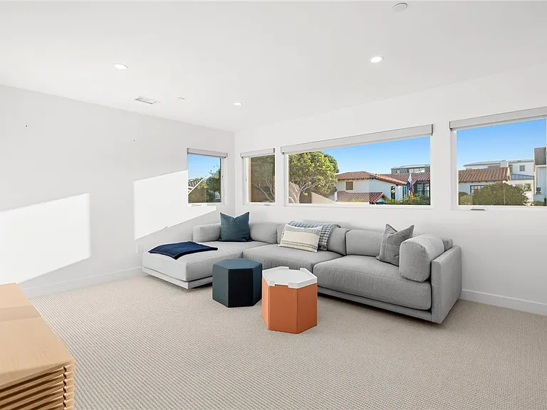1576 E Ocean Blvd — Photo 17