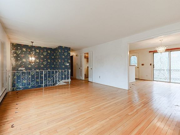 4th image of 194 Ewing Dr