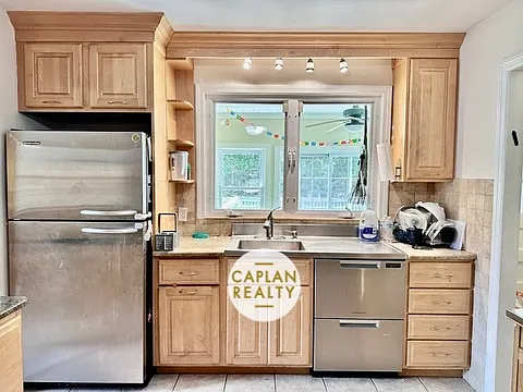 88 Curtis Dr — Photo 9