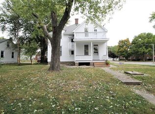 1120 9th St, Highland, IL 62249